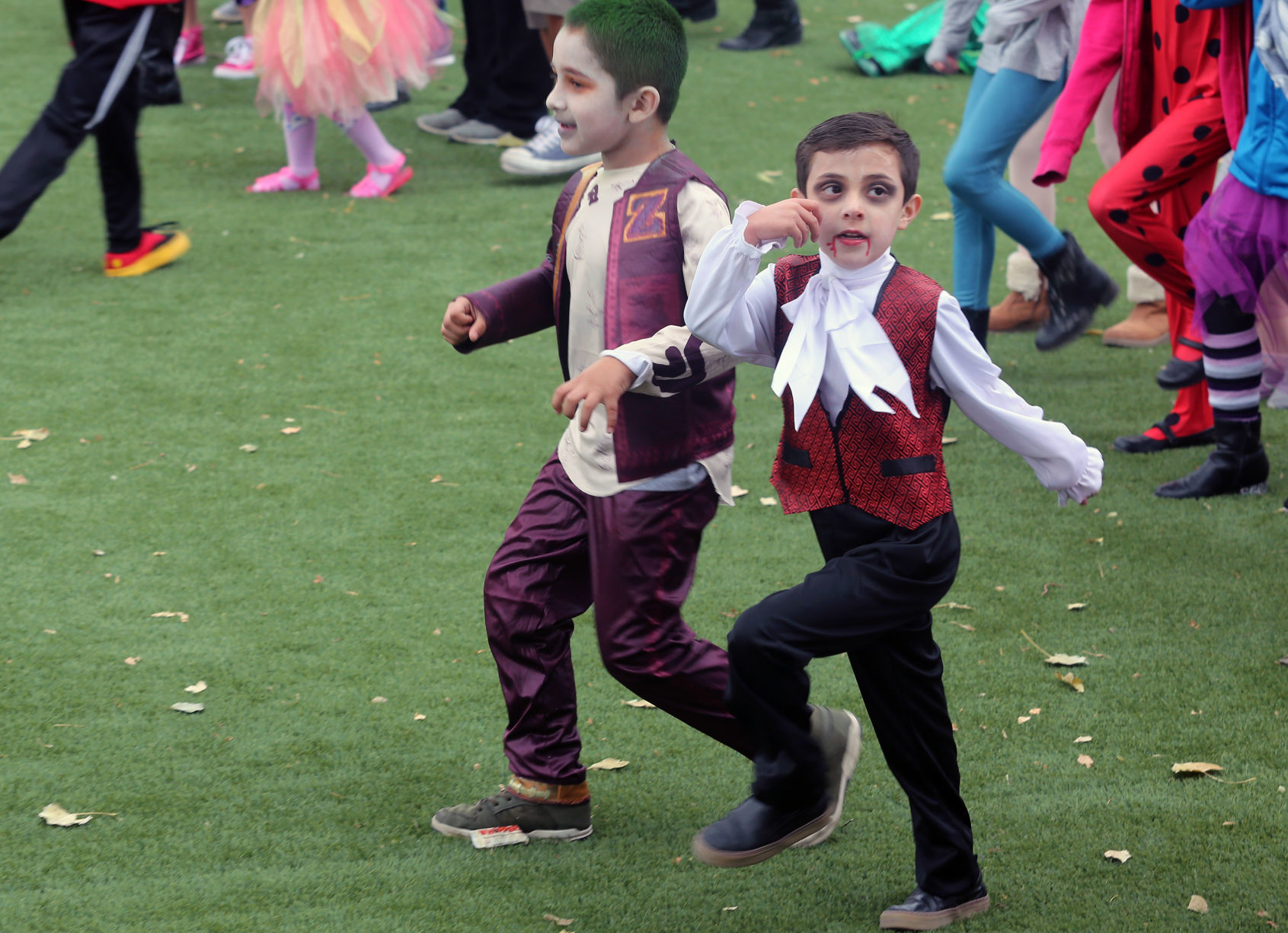 Halloweend dancing